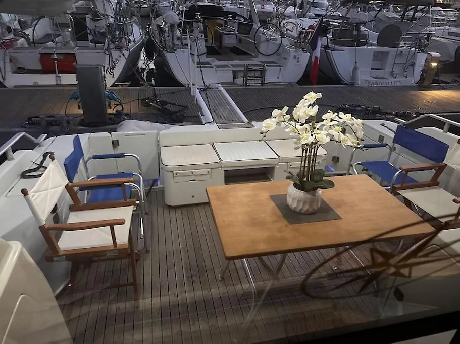 Botel Le Sky Sailor, Ideal Lions Cannes